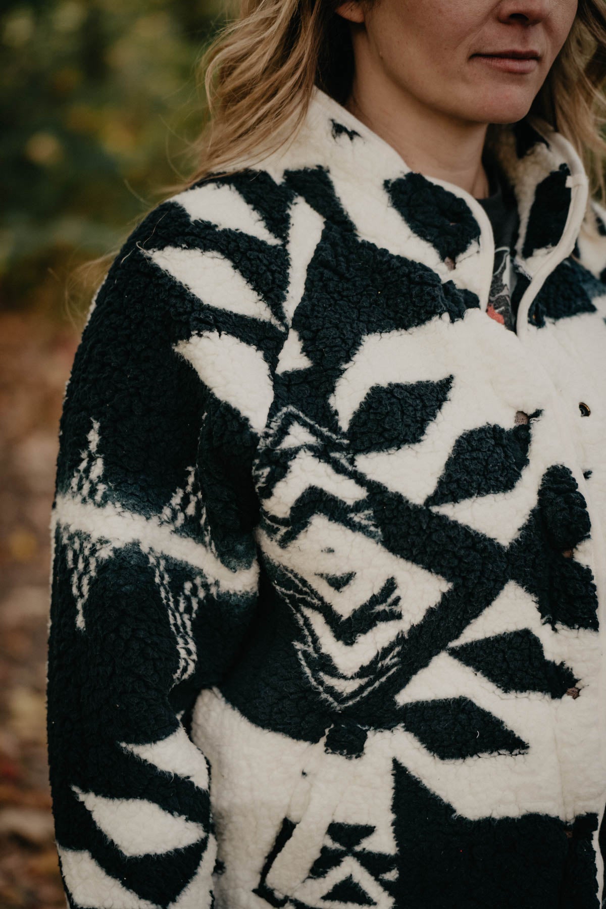 'Sun Frost' Women's Wrangler Retro Black and White Sherpa Snap Jacket (S - 3XL)