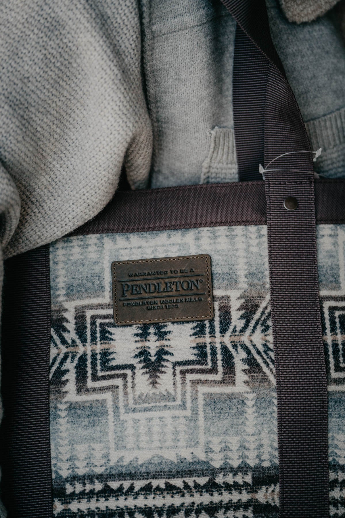Pendleton {Harding Grey Star} Zippered Tote Bag