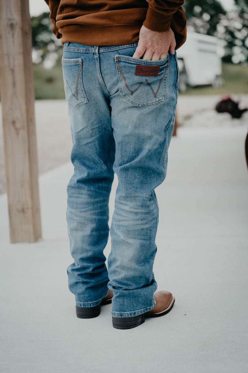 'Hank' Men's Retro Wrangler Slim Bootcut Jeans (New Light Wash)