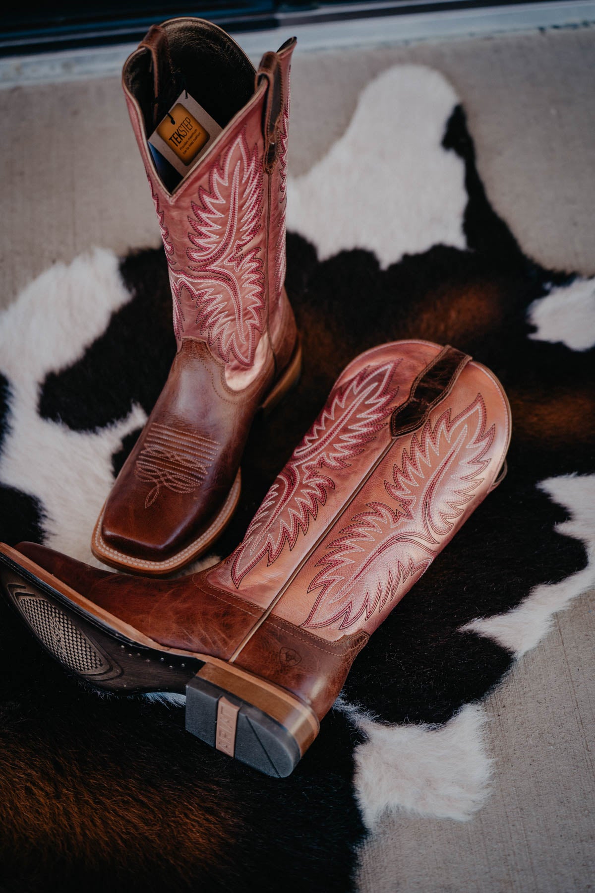 ARIAT Women's Frontier Aloha Western Boot - Wide Square Toe Pull-On With 13" Shaft