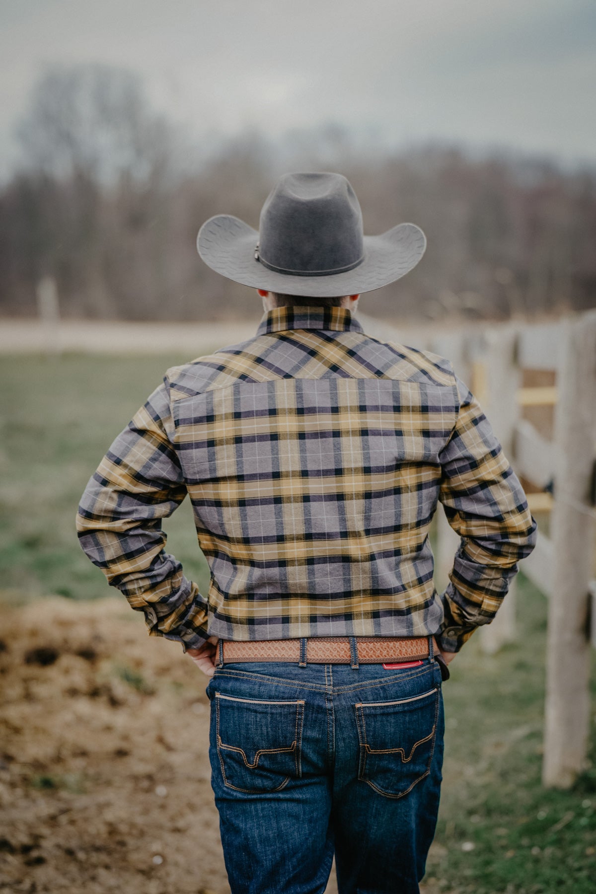 'Twin Peaks' Men's Plaid Flannel by Kimes Ranch (Gold/Charcoal)