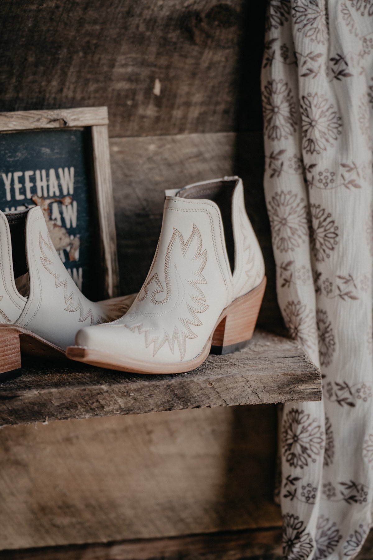 Ariat Dixon Ankle Bootie - Blanco (White)
