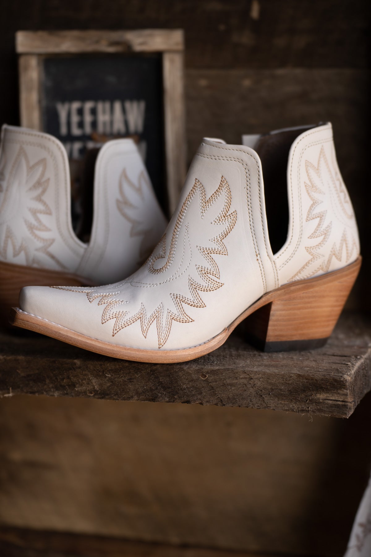 Ariat Dixon Ankle Bootie - Blanco (White)