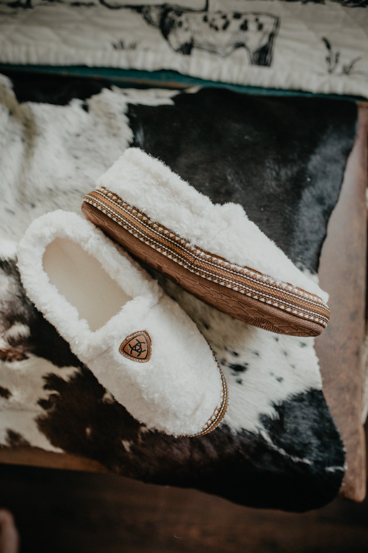 Women's Ariat "Snuggle" Slippers (XS 5-6 Only)