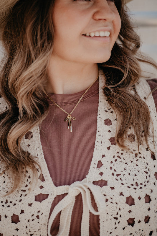 Relaxed Metal Ribbon Bow Charm Necklace