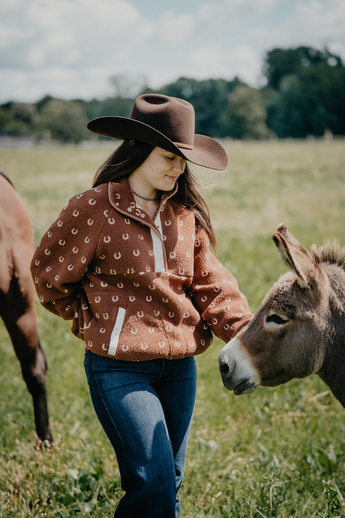 'Andie' Women's Horseshoe Brown Sherpa (XS-L)