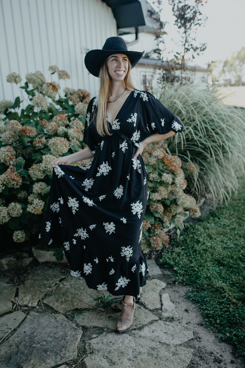'Bianca' Vintage Floral Embroidered Maxi Dress (S-L)