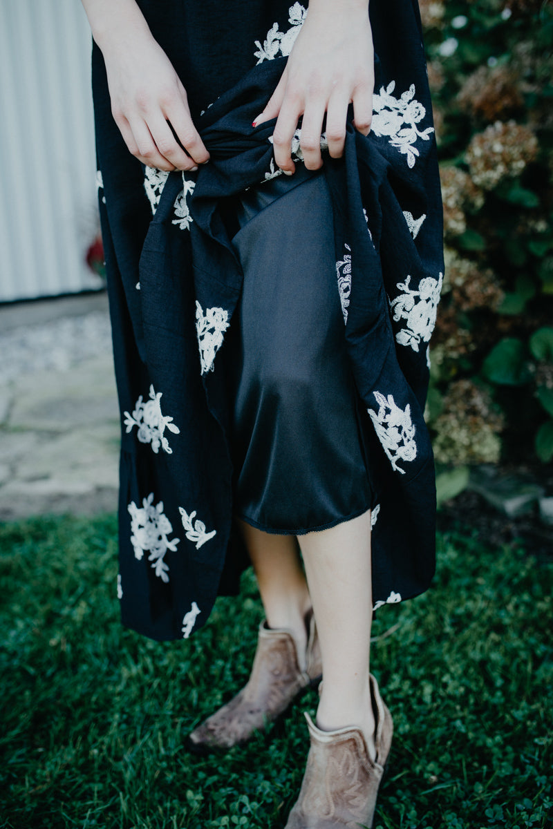'Bianca' Vintage Floral Embroidered Maxi Dress (S-L)