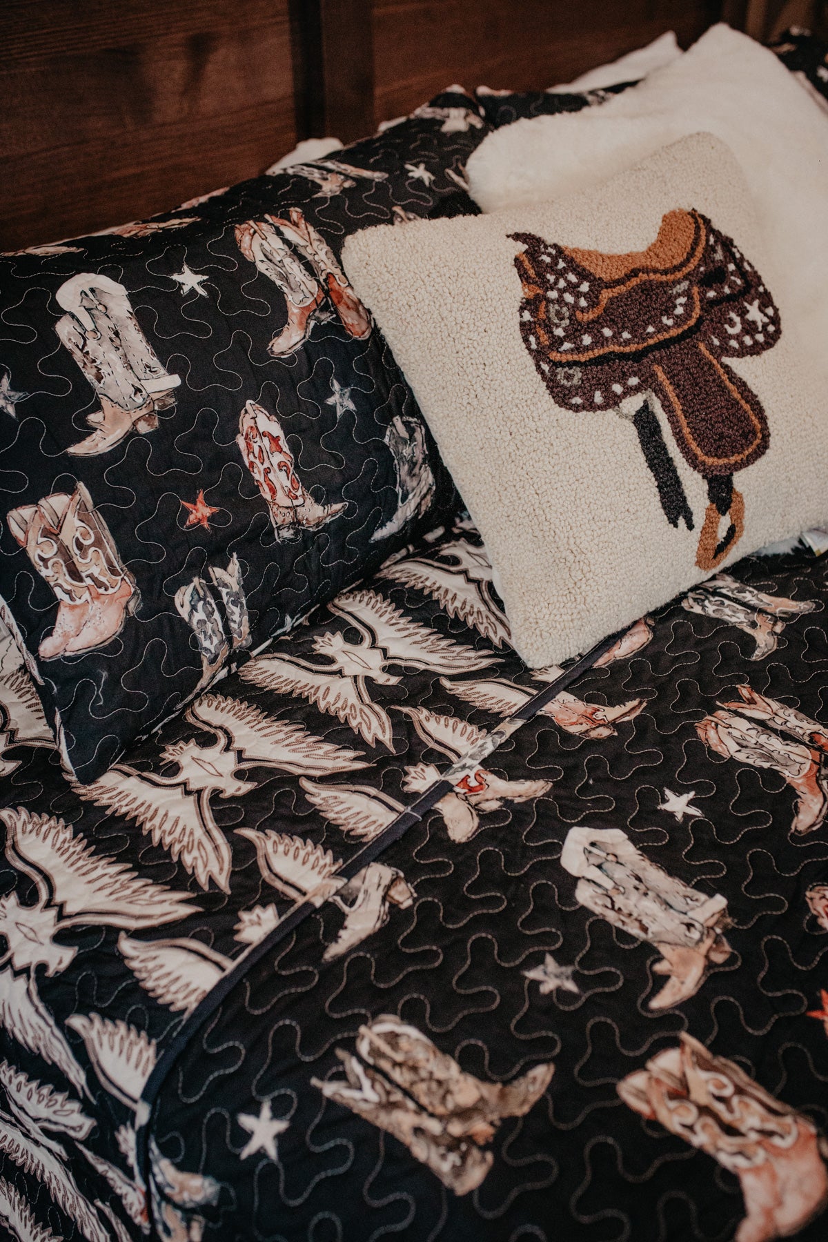 'Thunderbird Boots' Black Quilt Set (Twin, Queen, King)