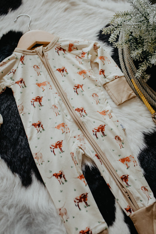 'Longhorn Cows' Zip Pajamas (Sizes 0-3M to 18-24)