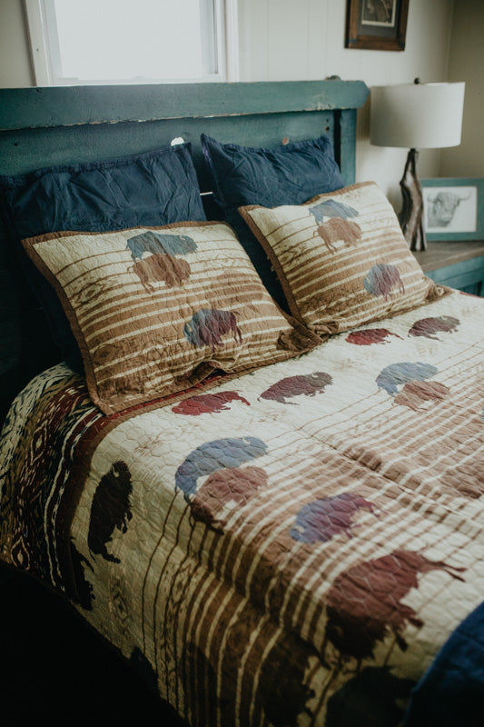 'Home on the Range' Reversible Quilt Set (Queen, King)