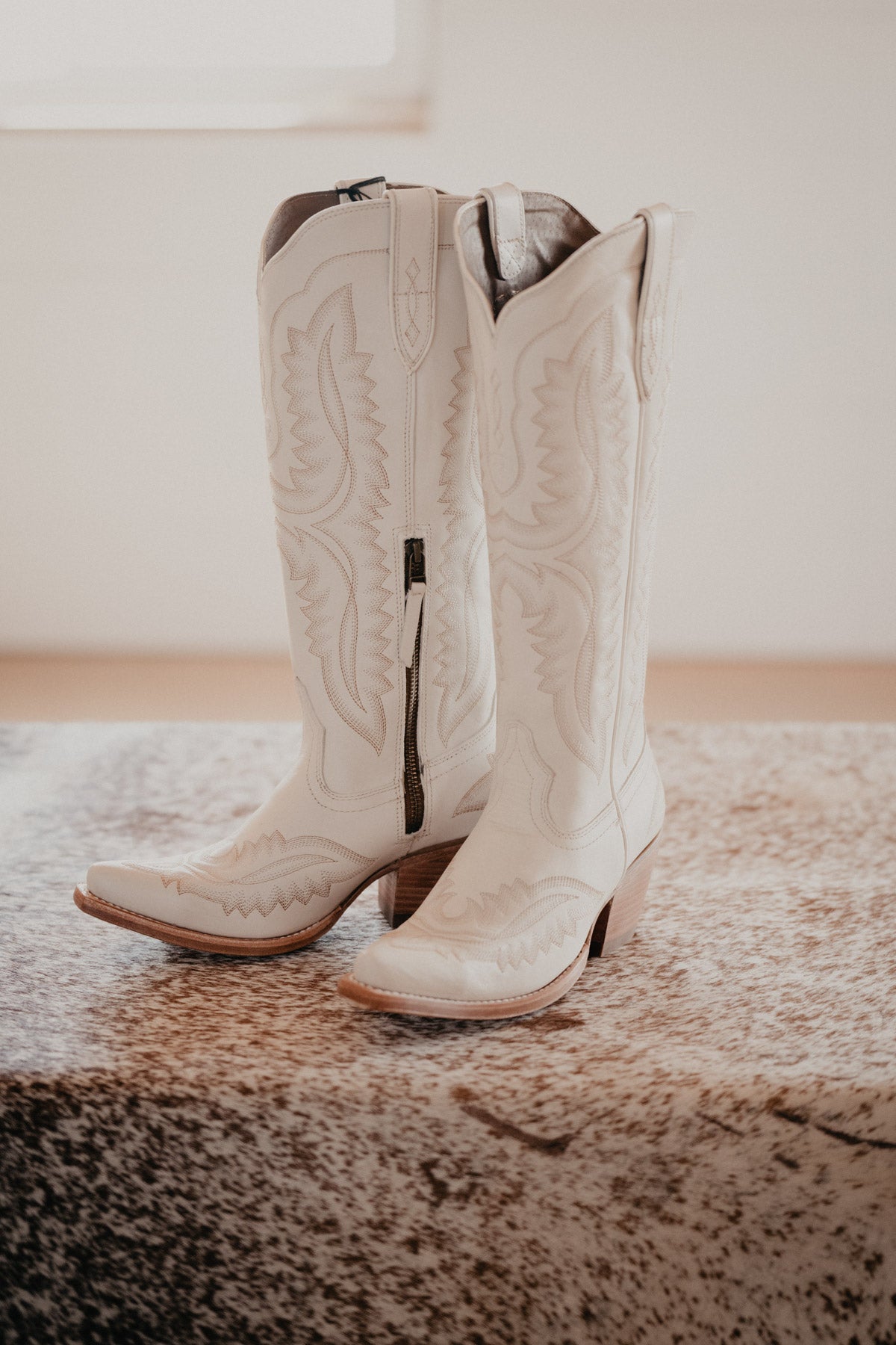 Ariat sales boots white