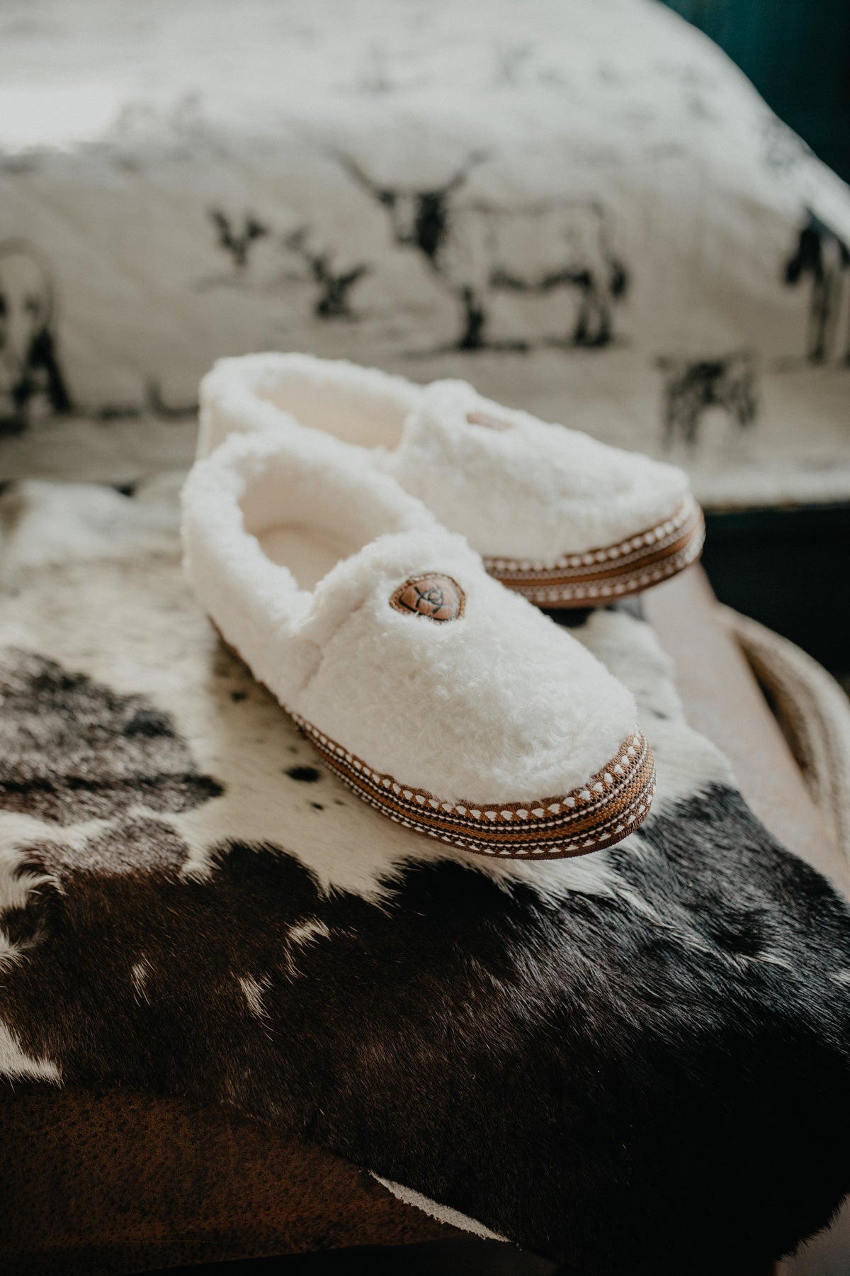 Women's Ariat "Snuggle" Slippers (XS 5-6 Only)